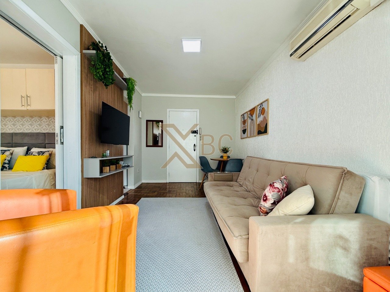 Apartamento Mobiliado à Venda no Edifício Albany - Avenida Atlântica, Balneário Camboriú