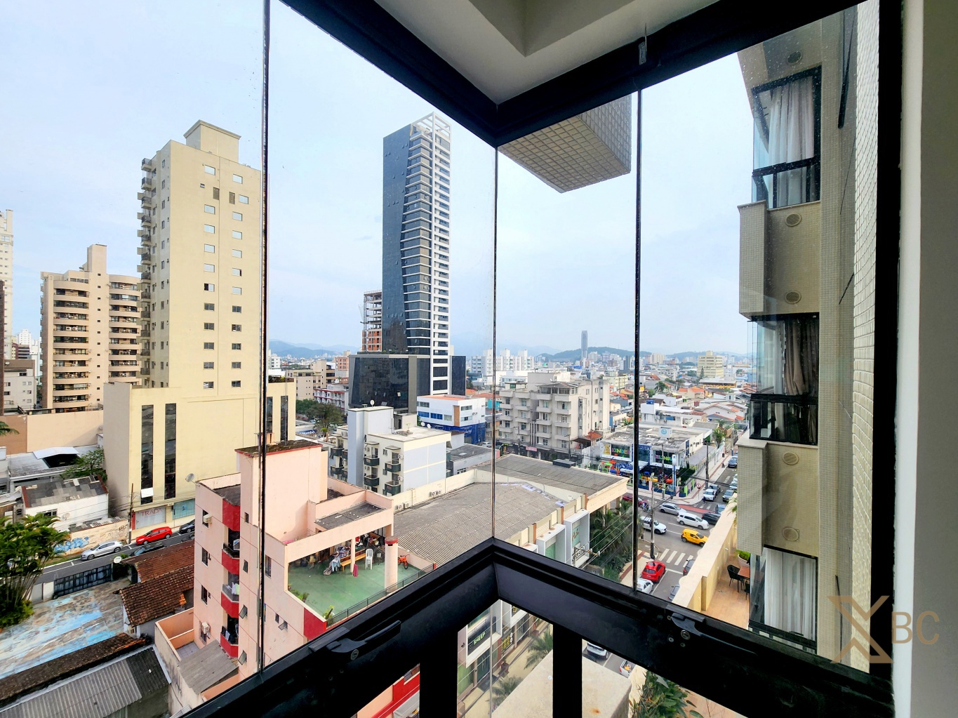 Edifício Merithamon - Apartamento com 3 Suítes à Venda no Centro de Balneário Camboriú