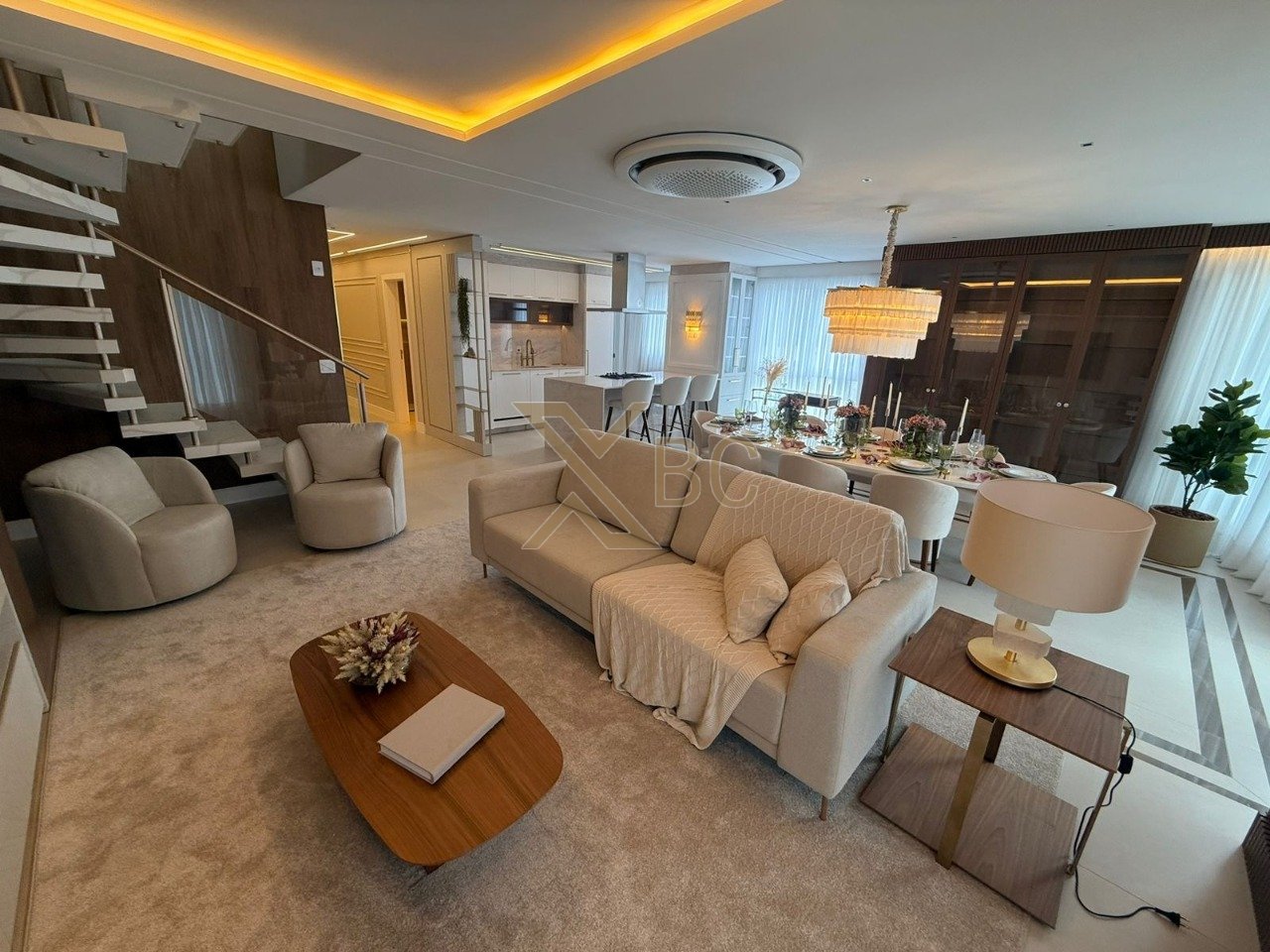 Cobertura Duplex Mobiliada e Decorada com Piscina Privativa no Olimpia Residence - Centro de Balneário Camboriú