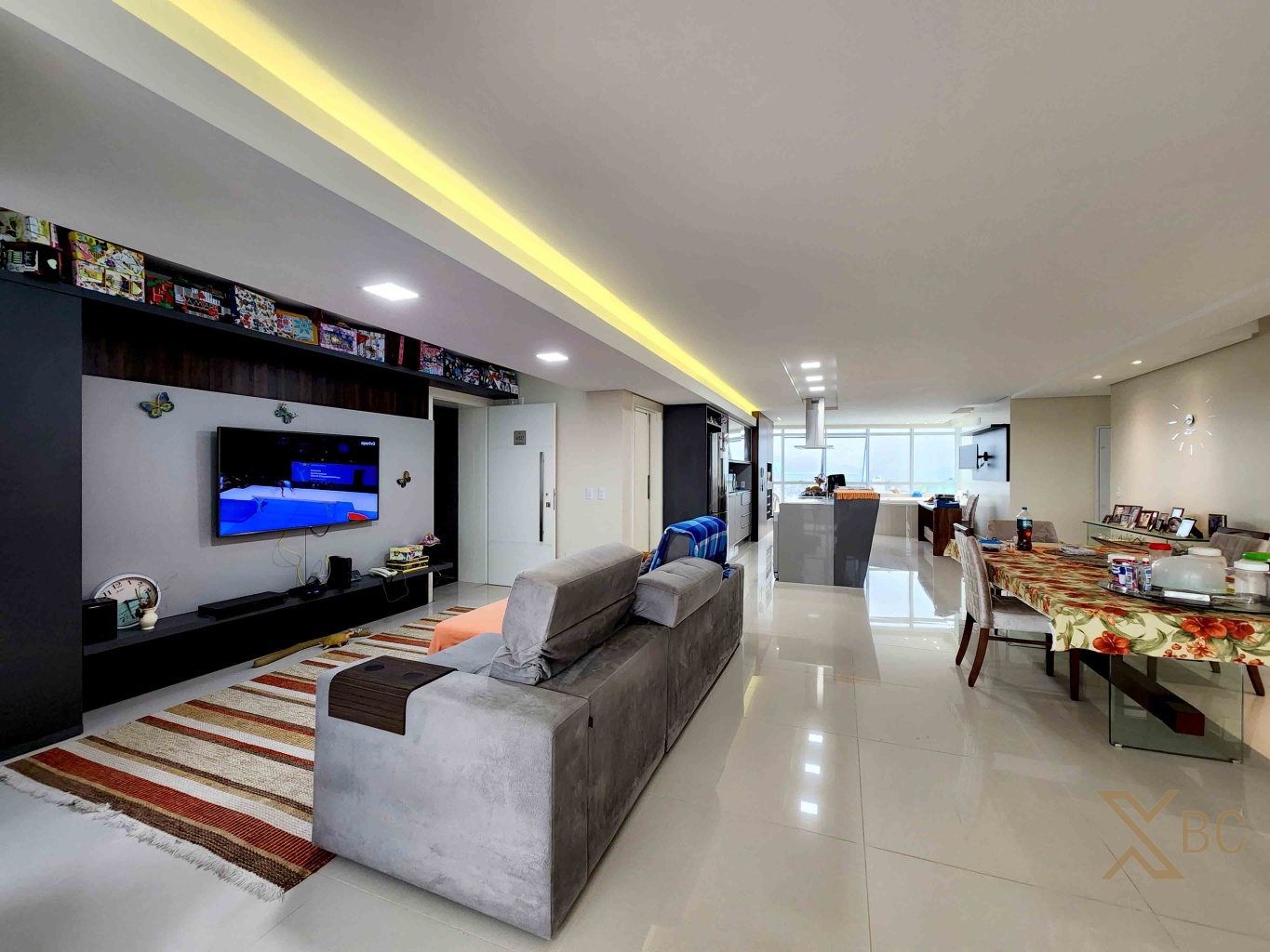 Apartamento de Alto Padrão com Vista Mar no Edifício Alameda Jardins - Bairro Pioneiros, Balneário Camboriú