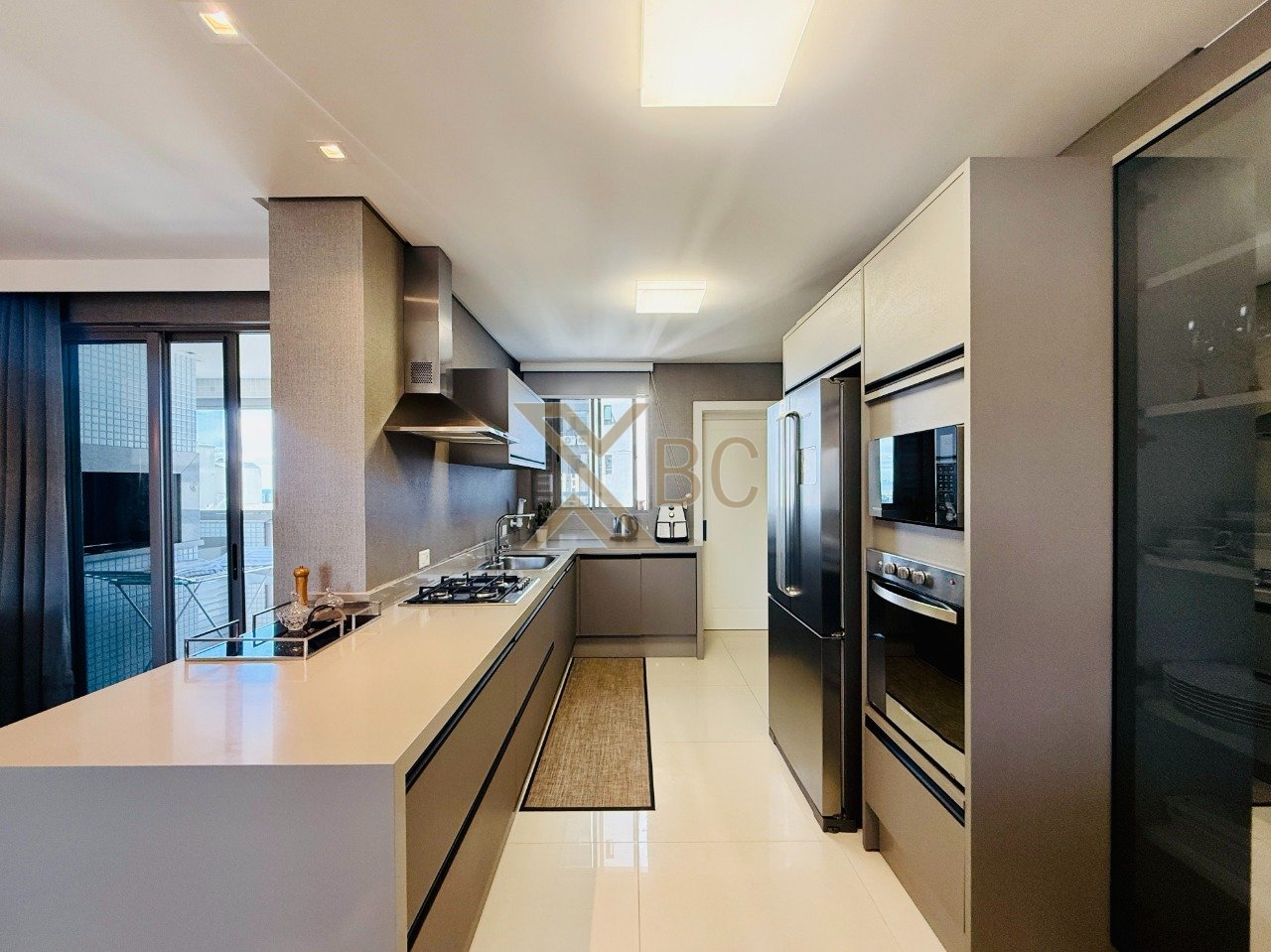 Privilege Residence Embraed - Apartamento quadra mar com 3 suítes e 3 vagas no Centro de Balneário Camboriú