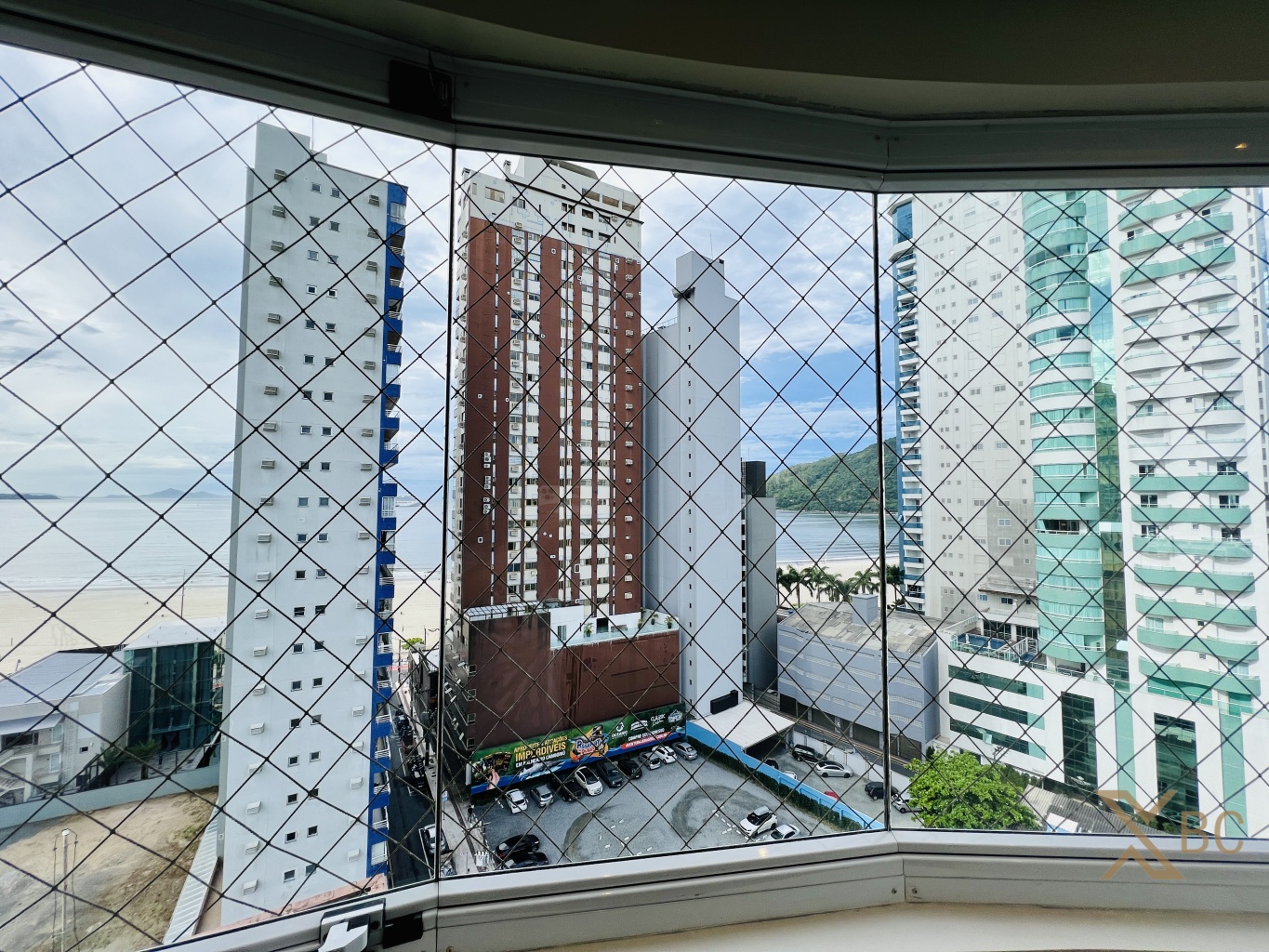 Mendelssohn - Barra Sul | Apartamento quadra mar mobiliado com 3 suítes e 4 vagas em Balneário Camboriú
