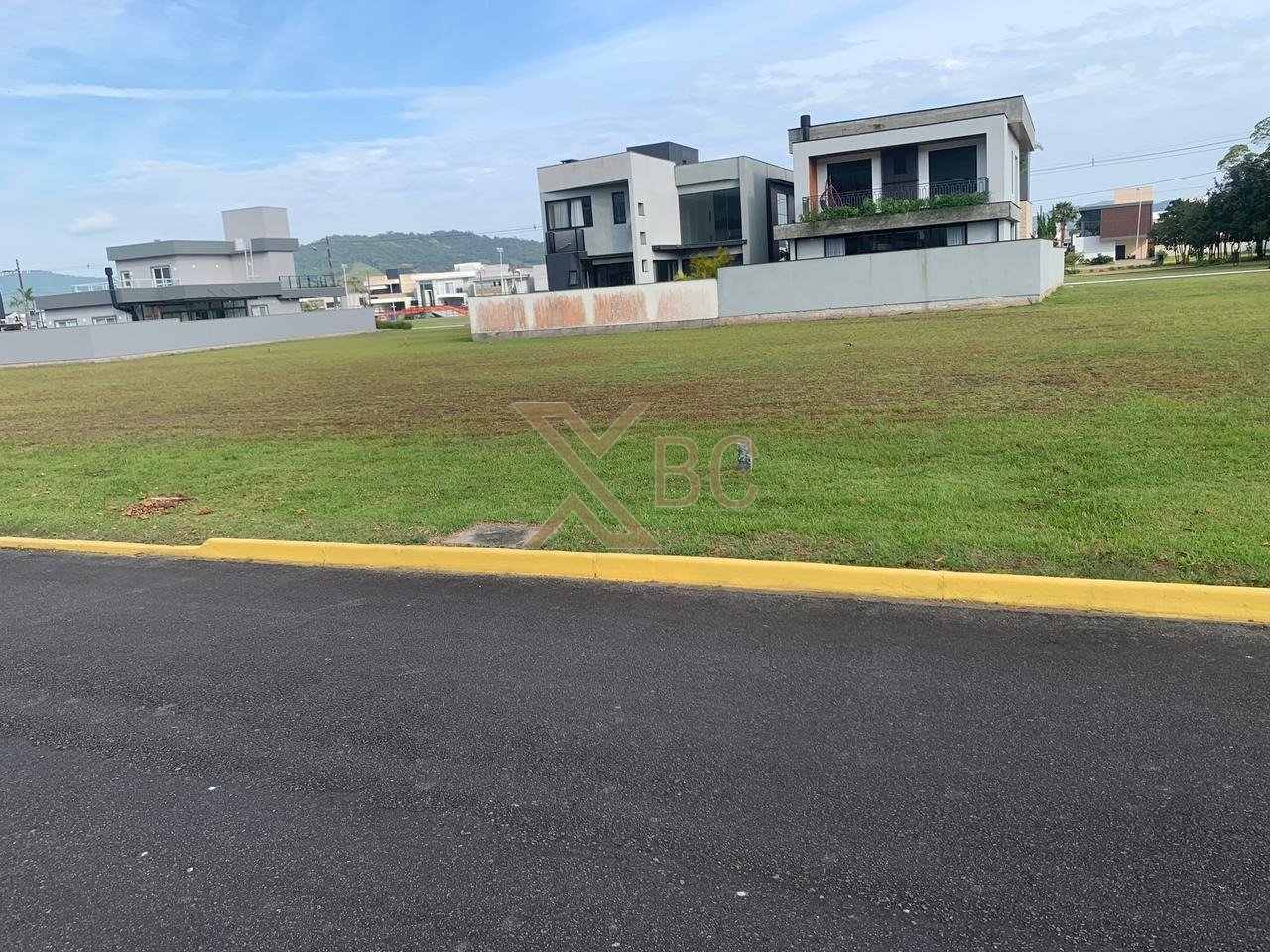 Terreno no Condomínio Caledônia - Espaço para Construir seu Projeto