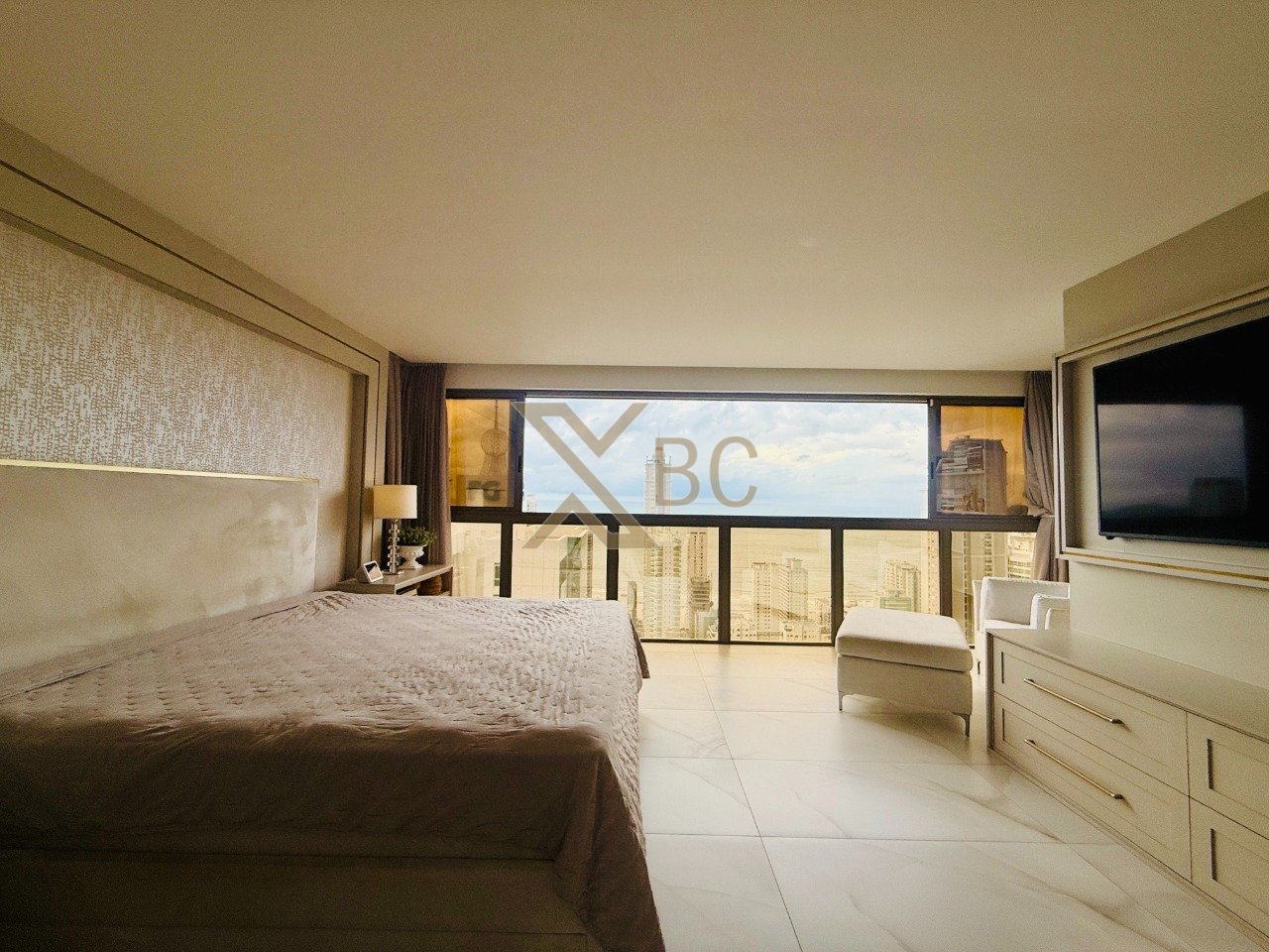 Apartamento Duplex de Alto Padrão à Venda no Ocean Breeze - Centro de Balneário Camboriú/SC
