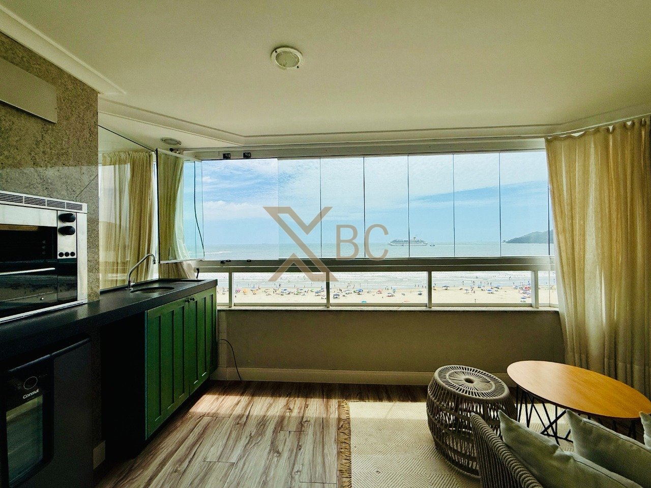 Apartamento Frente Mar para Locação no Edifício Arthur Fischer em Balneário Camboriú