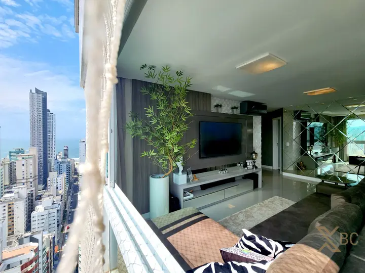 Apartamento à Venda no Edifício Puerto Velero - 4 Dormitórios, 3 Vagas e Lazer Completo no Centro de Balneário Camboriú