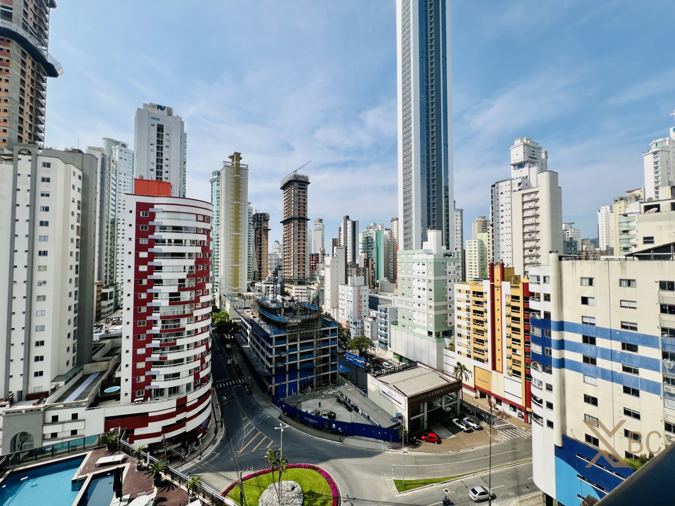 Apartamento com 4 Suítes Próximo ao Passeio San Miguel - Balneário Camboriú