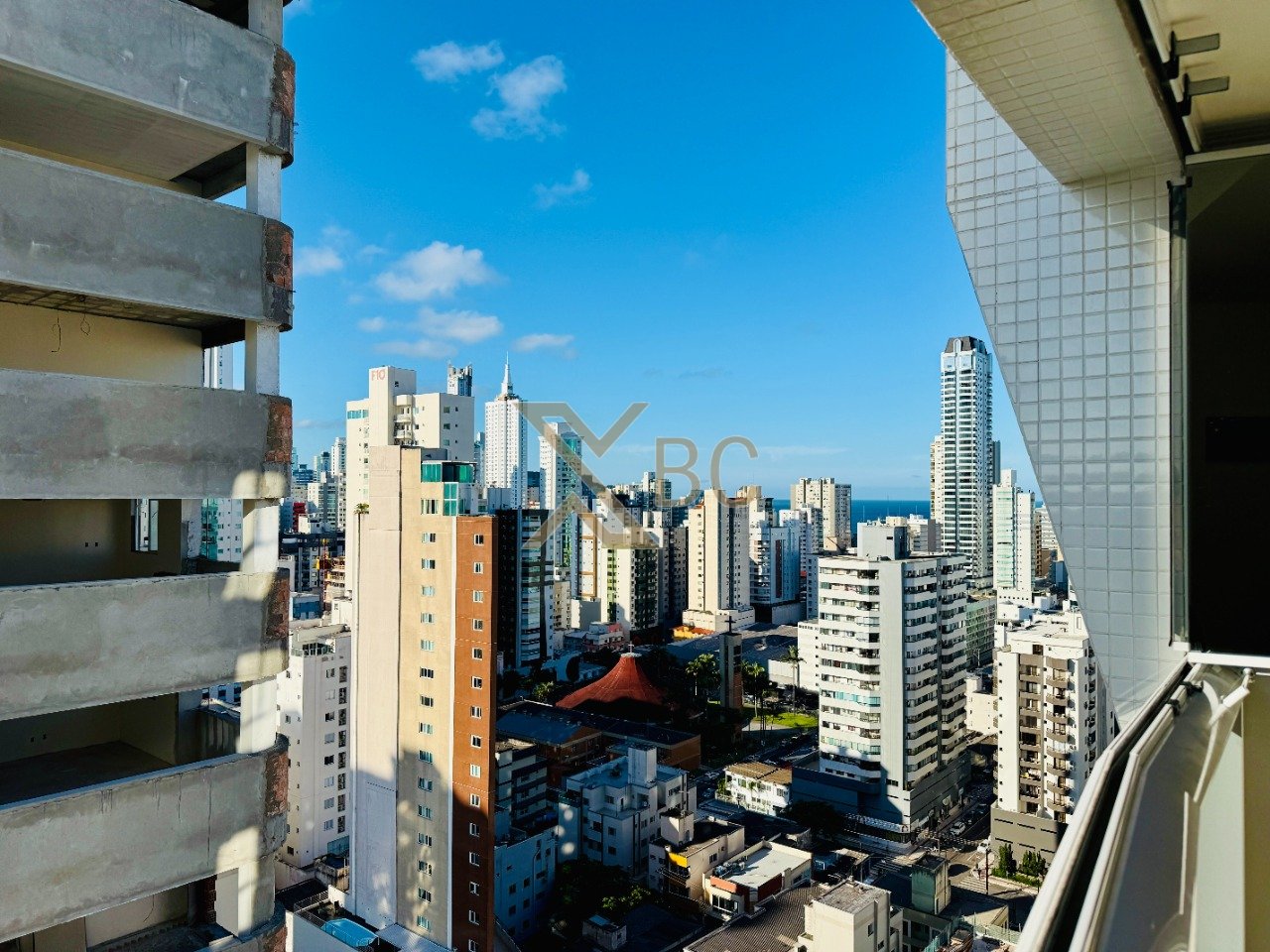 Apartamento à Venda Edifício Terra e Mar no Centro de Balneário Camboriú | 131m², 3 Suítes e 3 Vagas