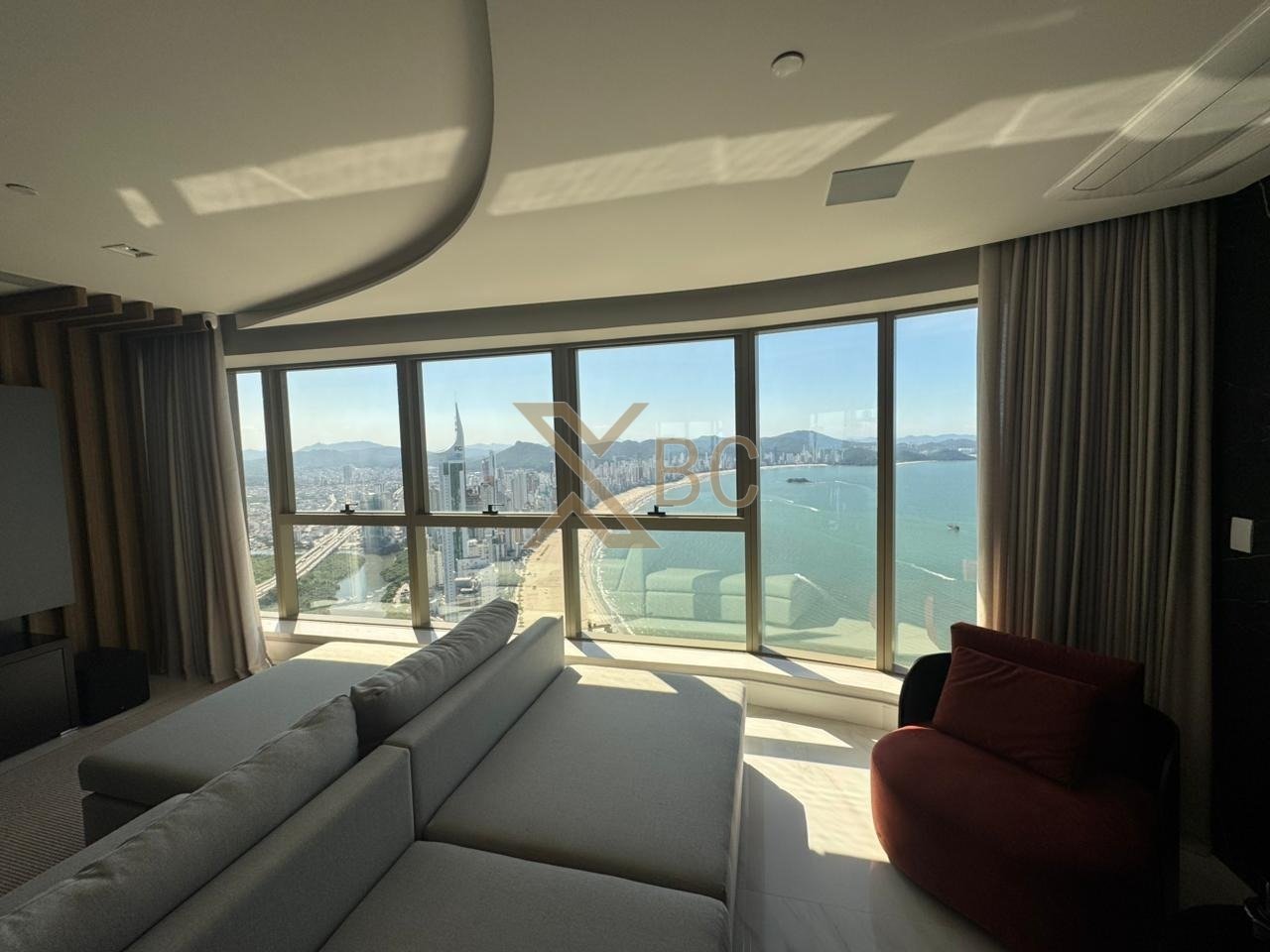 Yachthouse by Pininfarina - Apartamento de Luxo com 4 Suítes e 3 Vagas em Balneário Camboriú