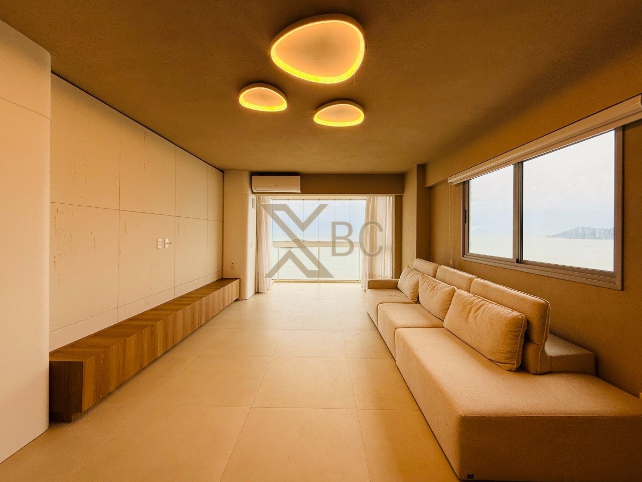 Edifício Imperatriz - Apartamento Frente Mar no Centro de Balneário Camboriú