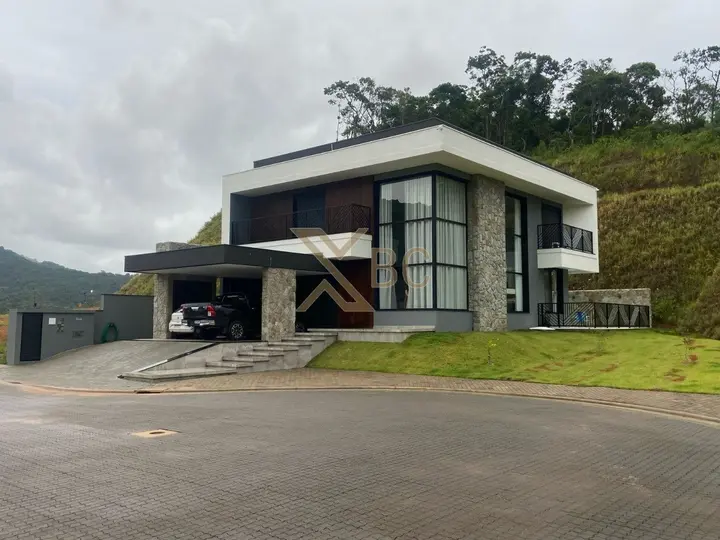 Casa Colinas de Camboriú à Venda