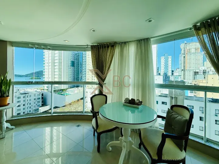 Edifício La Madeson - Apartamento para Locação Anual com Vista para o Mar