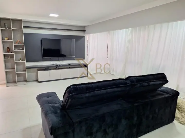 Apartamento quadra mar para alugar no Edifício Georgia - Barra Sul, Balneário Camboriú