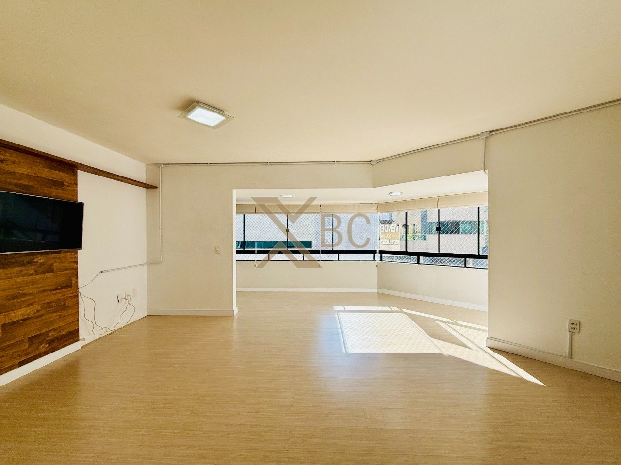 Apartamento com 3 Dormitórios no Edifício Elis Regina no Centro de Balneário Camboriú