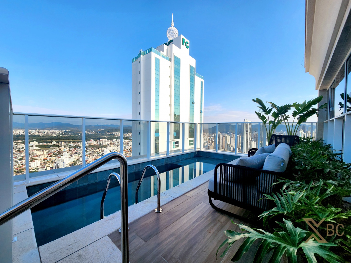 Hamptons Village - Barra Sul | Cobertura Duplex com Piscina Privativa e Vista Mar em Balneário Camboriú