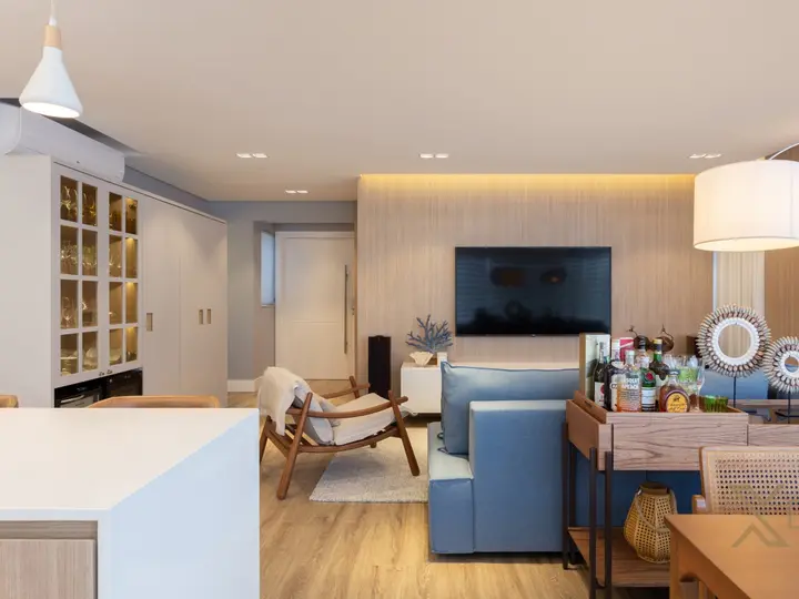 Apartamento à venda com vista para o mar, mobiliado e 03 suítes no Centro de Balneário camboriú.