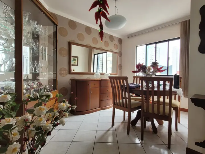 Residencial Ana Capri - Apartamento Semi Mobiliado à Venda no Centro de Balneário Camboriú - 2ª Quadra do Mar