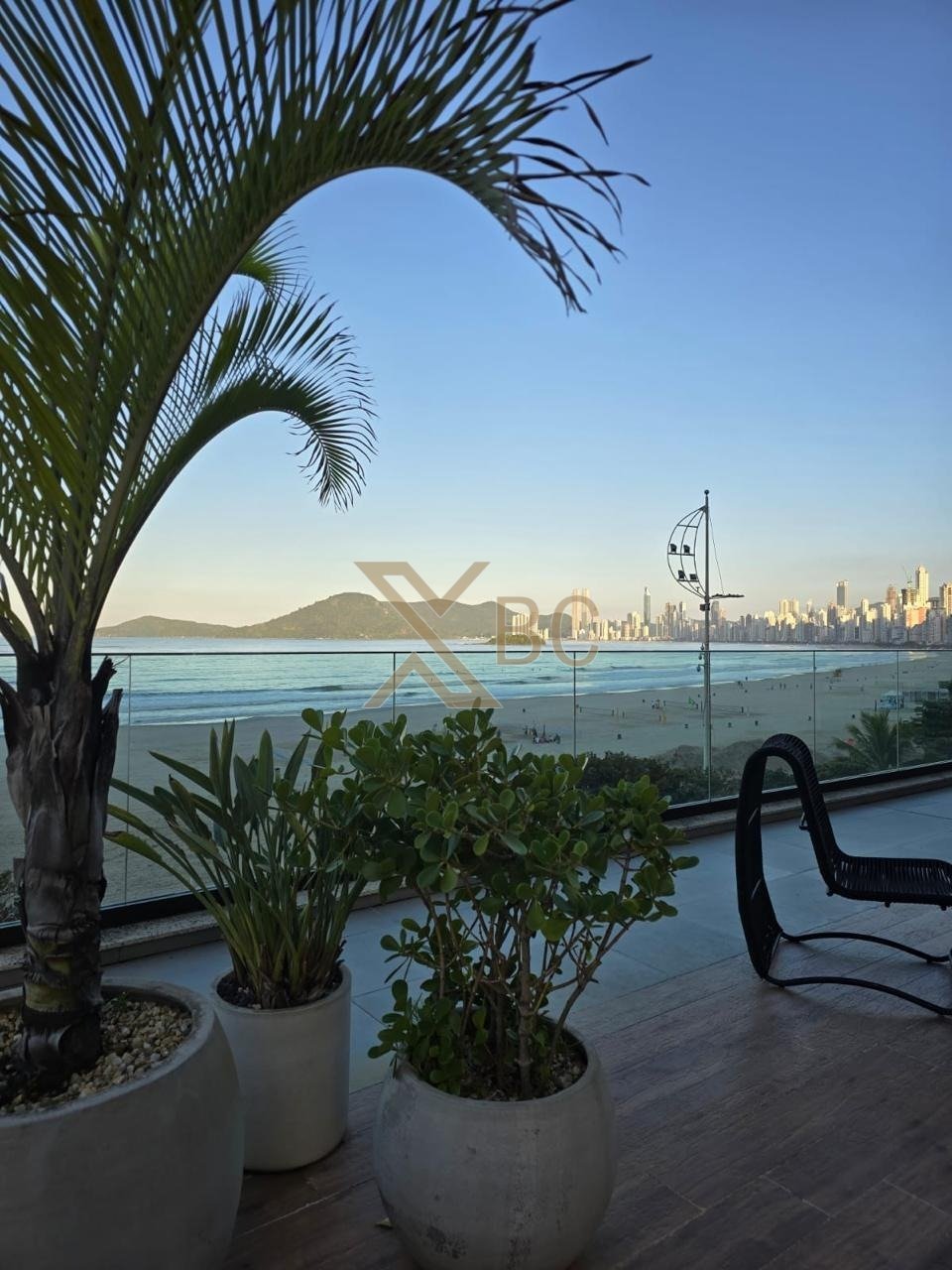 Edifício Scheidemantel - Apartamento com 2 dormitórios na Avenida Atlântica em Balneário Camboriú