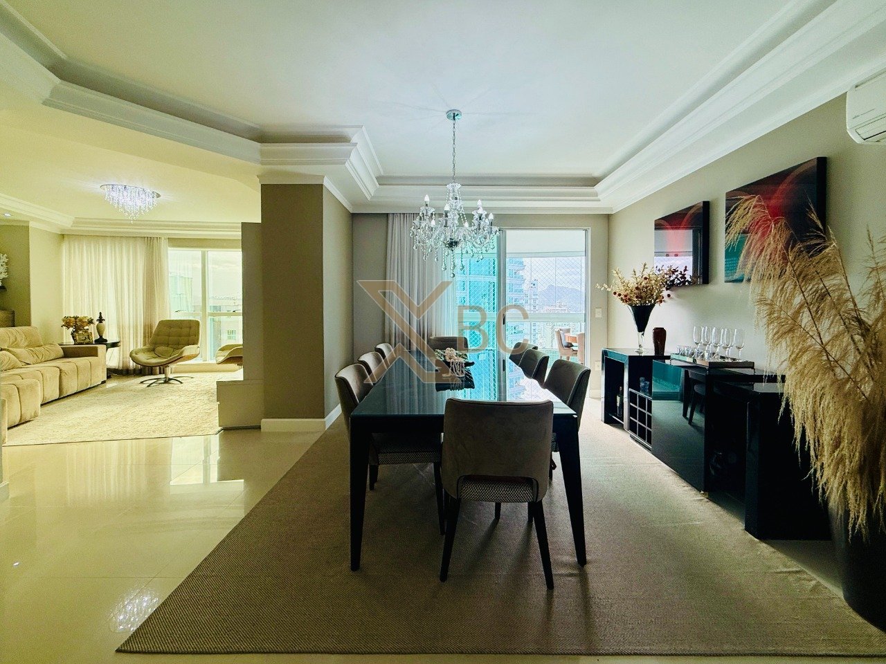 Apartamento mobiliado com vista panorâmica e vista mar no Edifício Alexandria - Centro de Balneário Camboriú