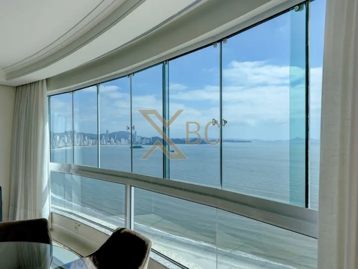 Edifício Beverly Hills - Apartamento frente mar com 3 suítes em Balneário Camboriú