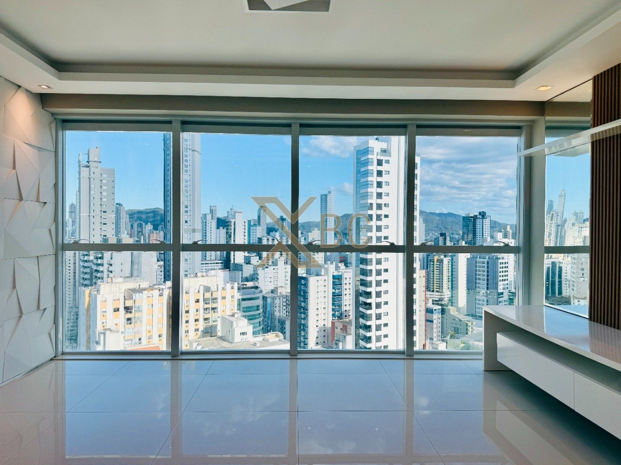 Luxuoso Apartamento na Vision Tower em Balneário