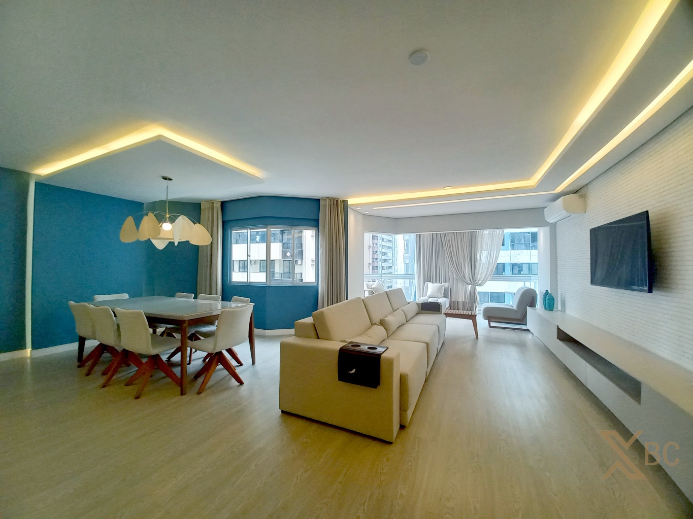 Apartamento reformado e mobiliado à venda no Edifício Cidade Campo Grande - Barra Norte, Balneário Camboriú/SC