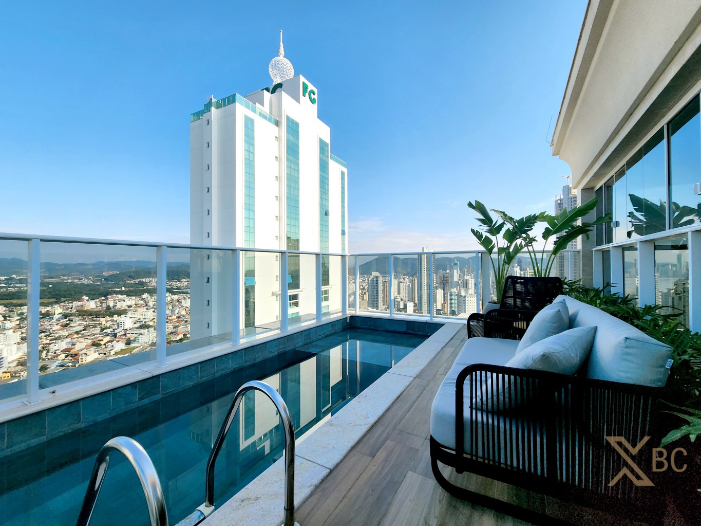 Hamptons Village - Barra Sul | Cobertura Duplex com Piscina Privativa e Vista Mar em Balneário Camboriú