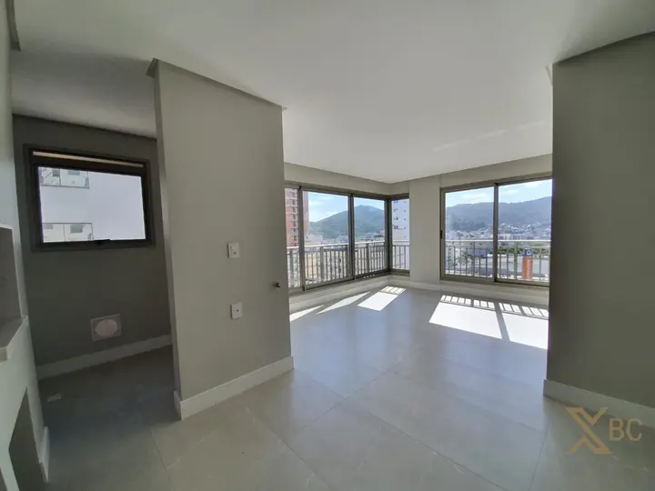 Apartamento à venda com 118m² privativos, churrasqueira a carvão, 03 suítes e 02 vagas