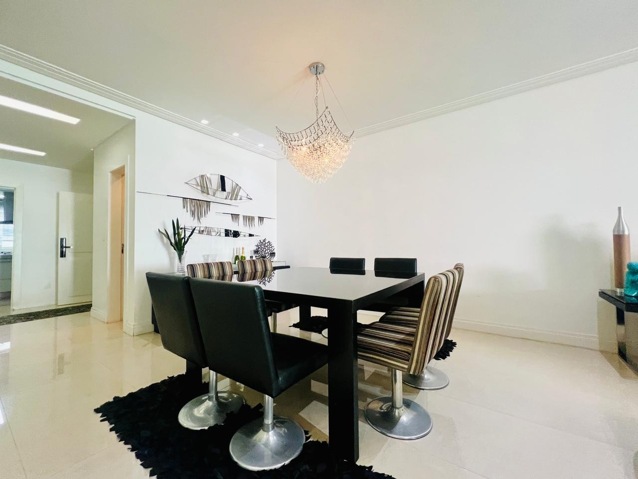 Ed. Barramares - Apartamento frente mar, mobiliado, com 4 suítes, 3 vagas de garagem, Balneário Camboriú/SC.