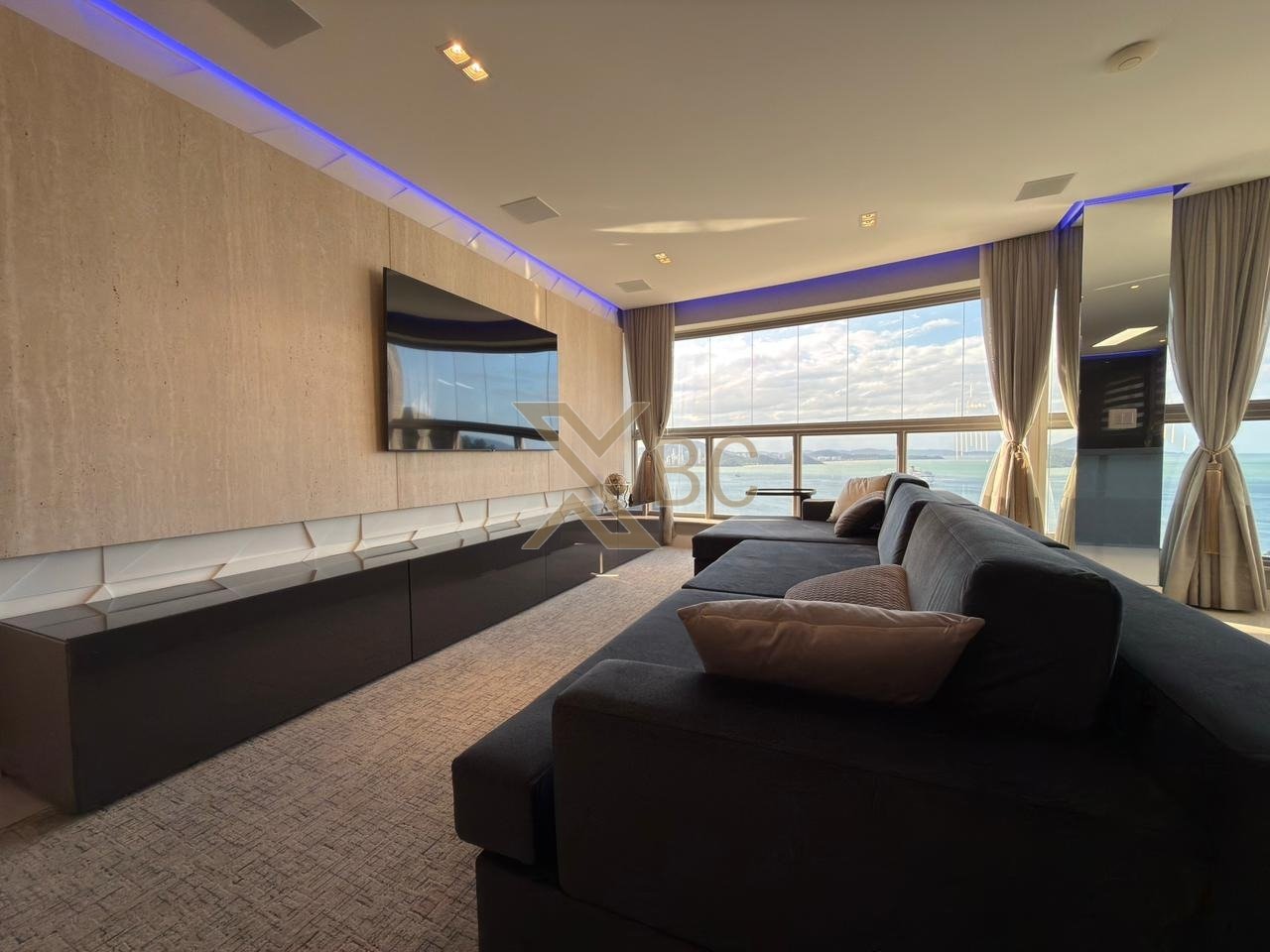Baturité Lounge House Embraed - Apartamento frente mar com 4 suítes na Barra Sul de Balneário Camboriú