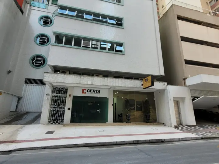 Sala Comercial à Venda no Edifício L?Essence - Centro de Balneário Camboriú/SC