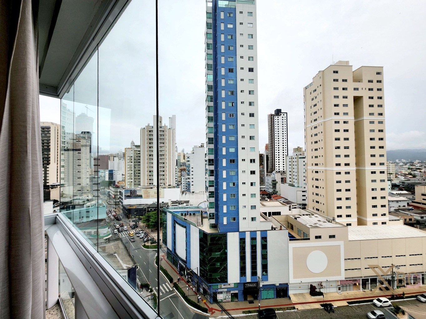 Opera Plaza - Apartamento mobiliado à venda no Centro de Balneário Camboriú