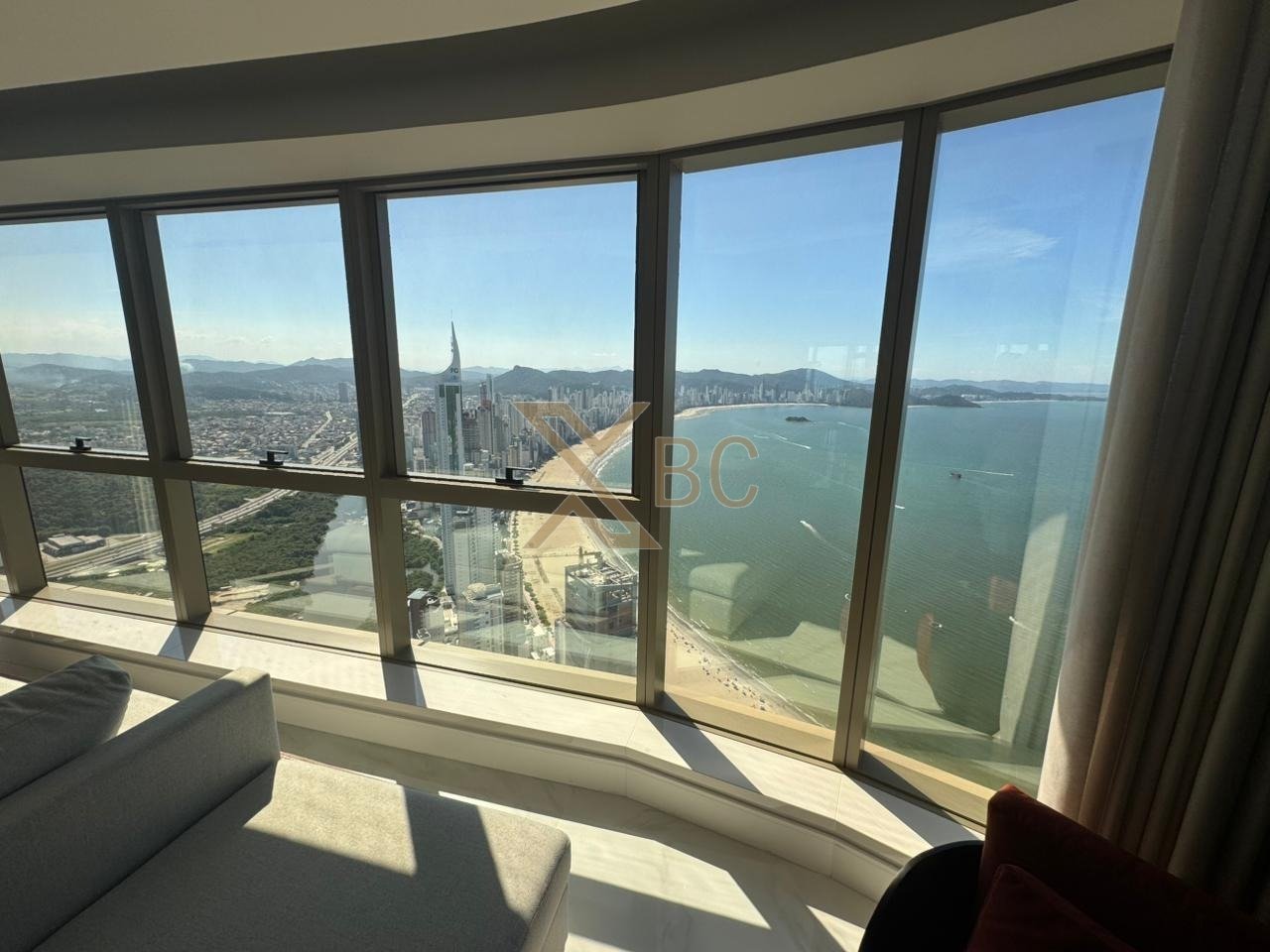 Yachthouse by Pininfarina - Apartamento de Luxo com 4 Suítes e 3 Vagas em Balneário Camboriú
