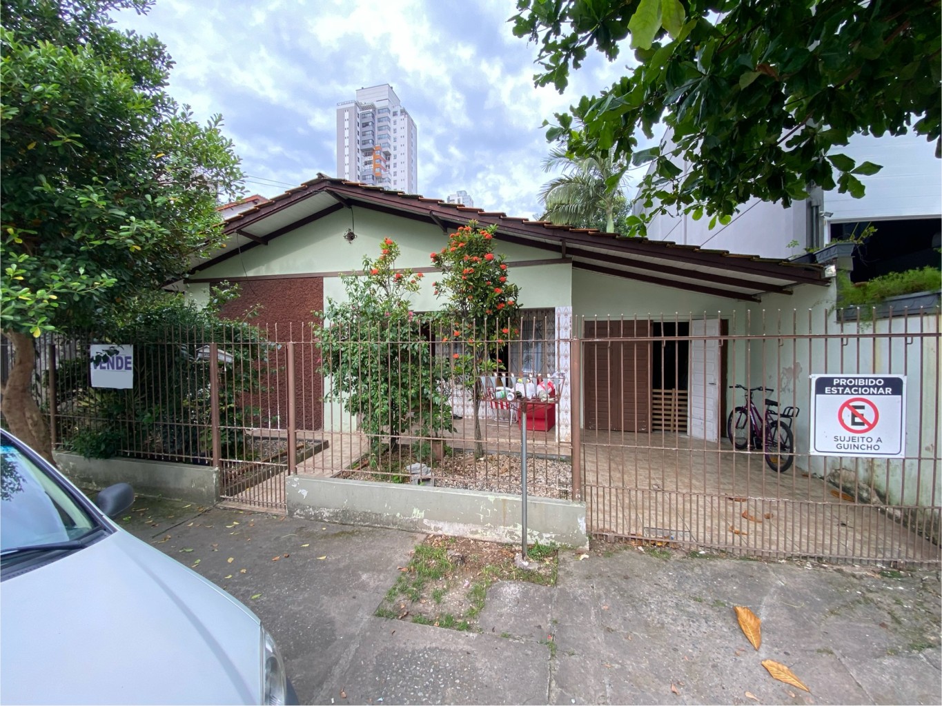 Terreno residencial à venda com 300 m² no Centro de Balneário Camboriú.