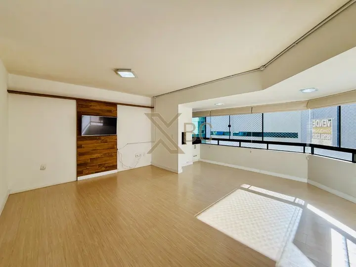 Apartamento com 3 Dormitórios no Edifício Elis Regina no Centro de Balneário Camboriú
