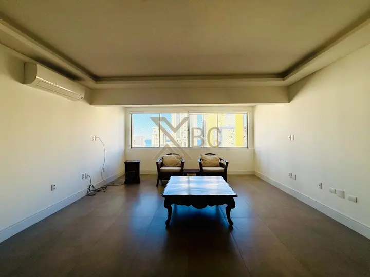 Edifício Ivo Mario Trombini - Apartamento na Avenida Brasil em Balneário Camboriú