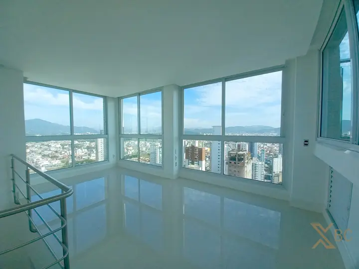 Ville Del Acqua - Cobertura Triplex com Piscina Privativa à Venda na Barra Sul - Balneário Camboriú