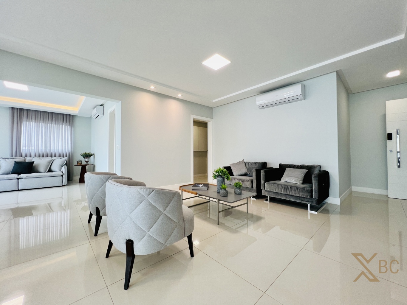 Ilha de Symi - Apartamento Mobiliado Quadra Mar à Venda no Centro de Balneário Camboriú