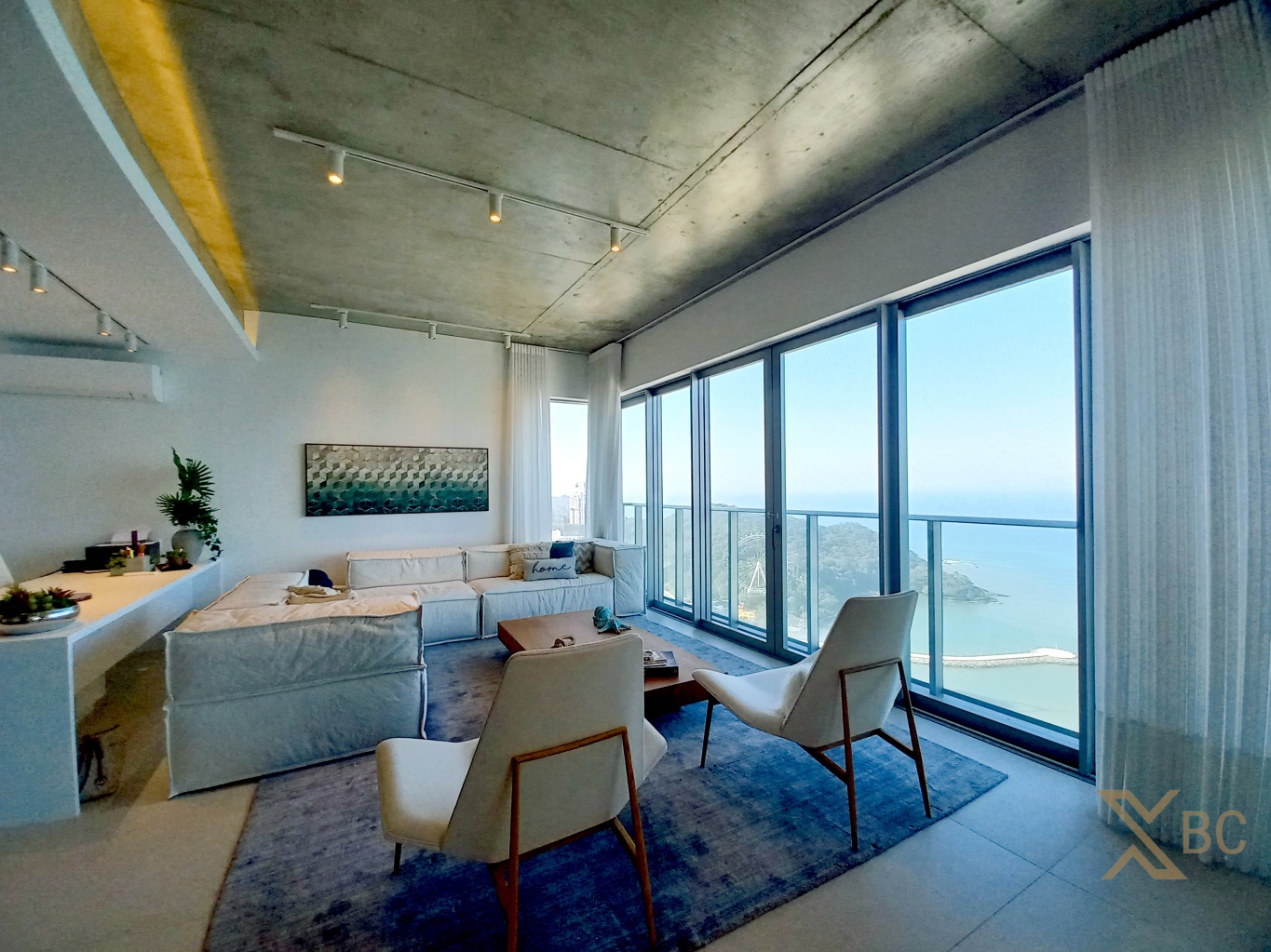 Apartamento frente mar à venda com 315m² privativos, sauna, 05 suítes e 04 vagas