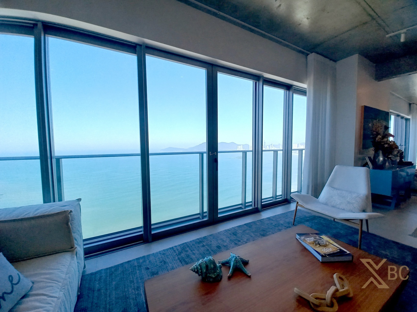 Apartamento frente mar à venda com 315m² privativos, sauna, 05 suítes e 04 vagas