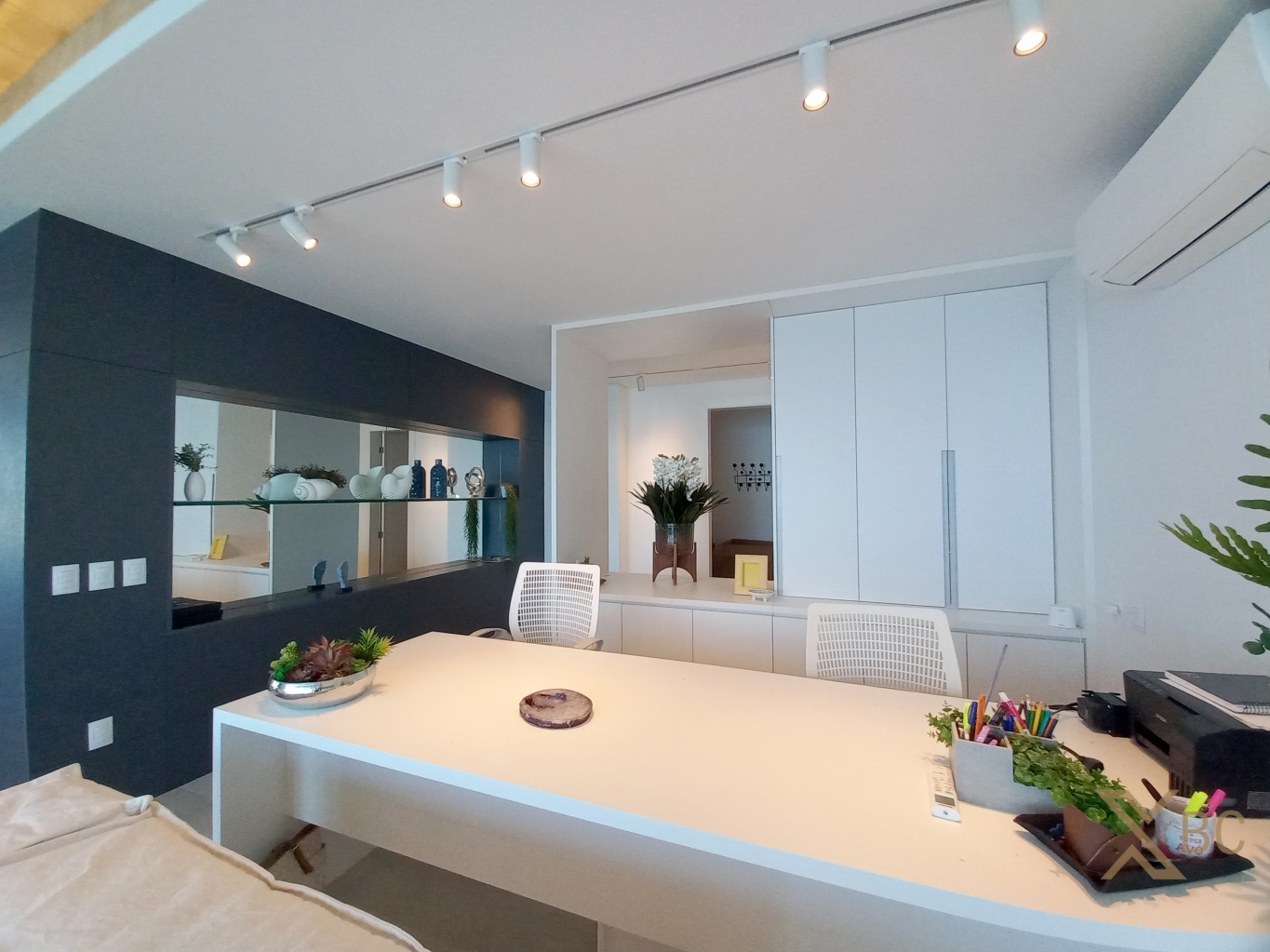 Apartamento frente mar à venda com 315m² privativos, sauna, 05 suítes e 04 vagas