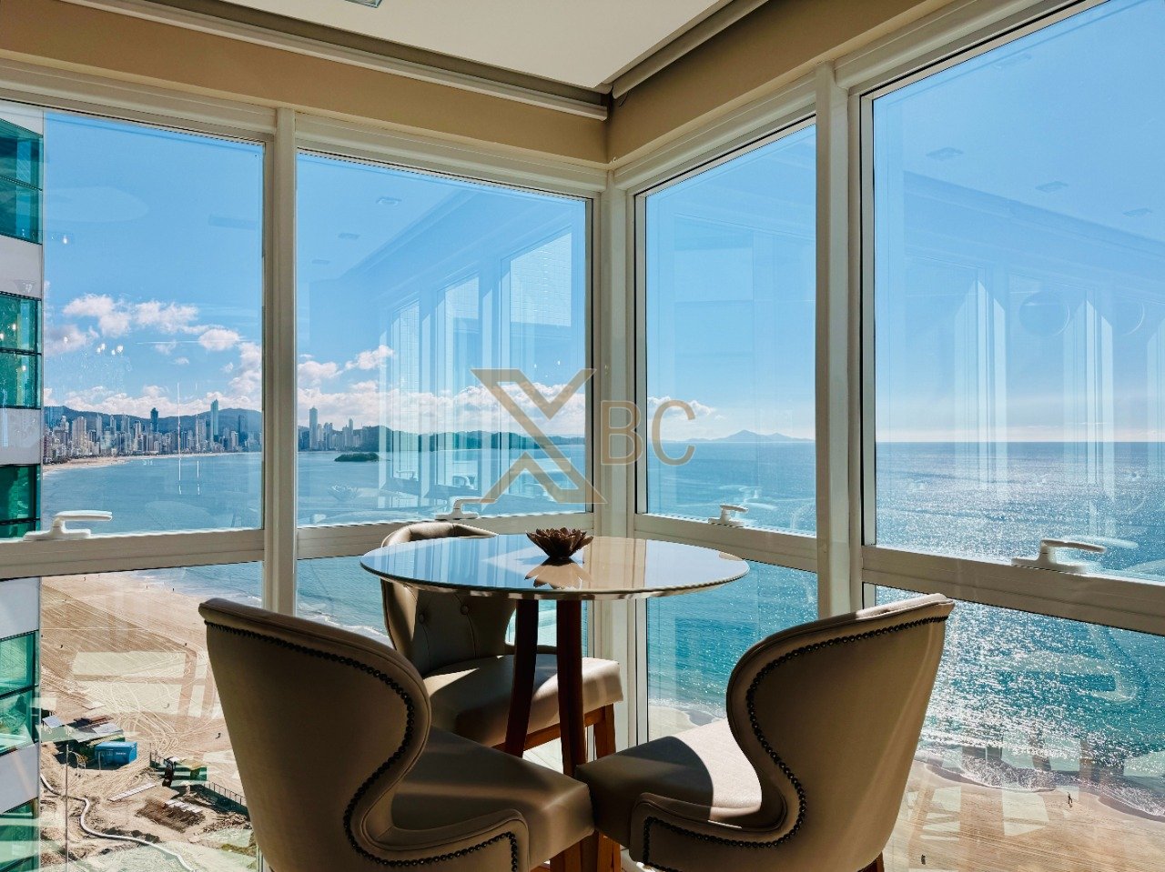 Ocean Palace Residence - Apartamento frente mar de alto padrão em Balneário Camboriú