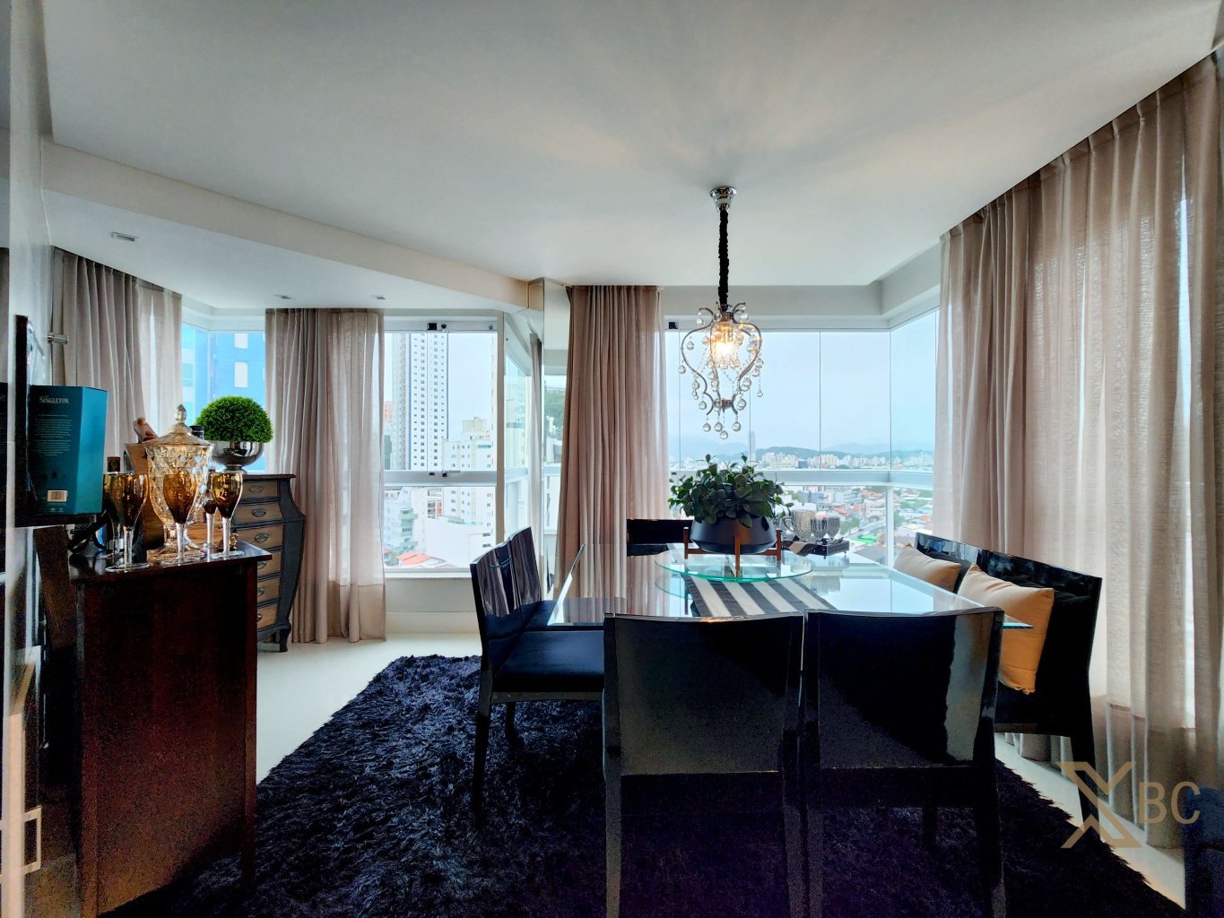Opera Plaza - Apartamento mobiliado à venda no Centro de Balneário Camboriú