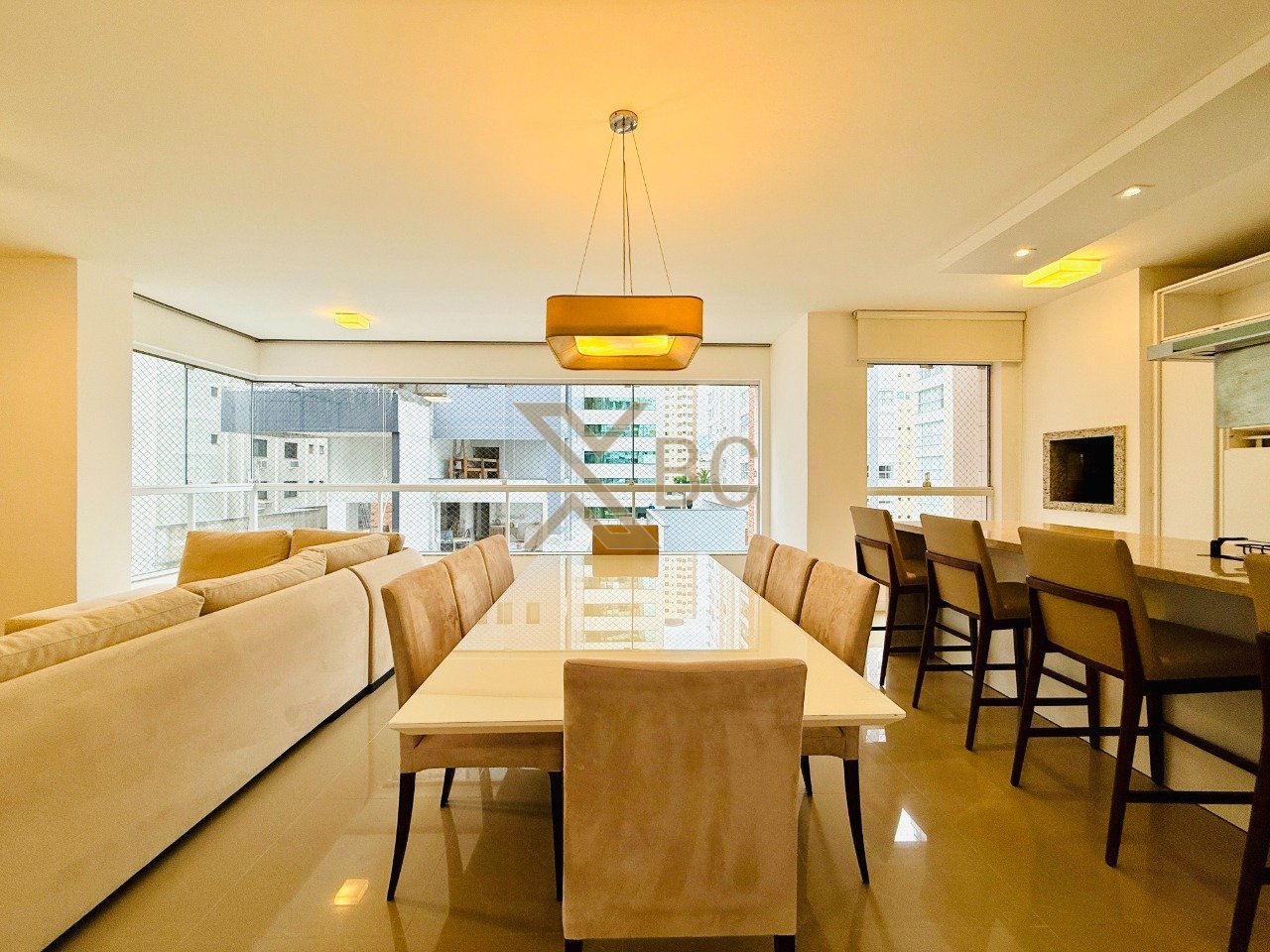 Apartamento no Centro de Balneário Camboriú para locação anual
