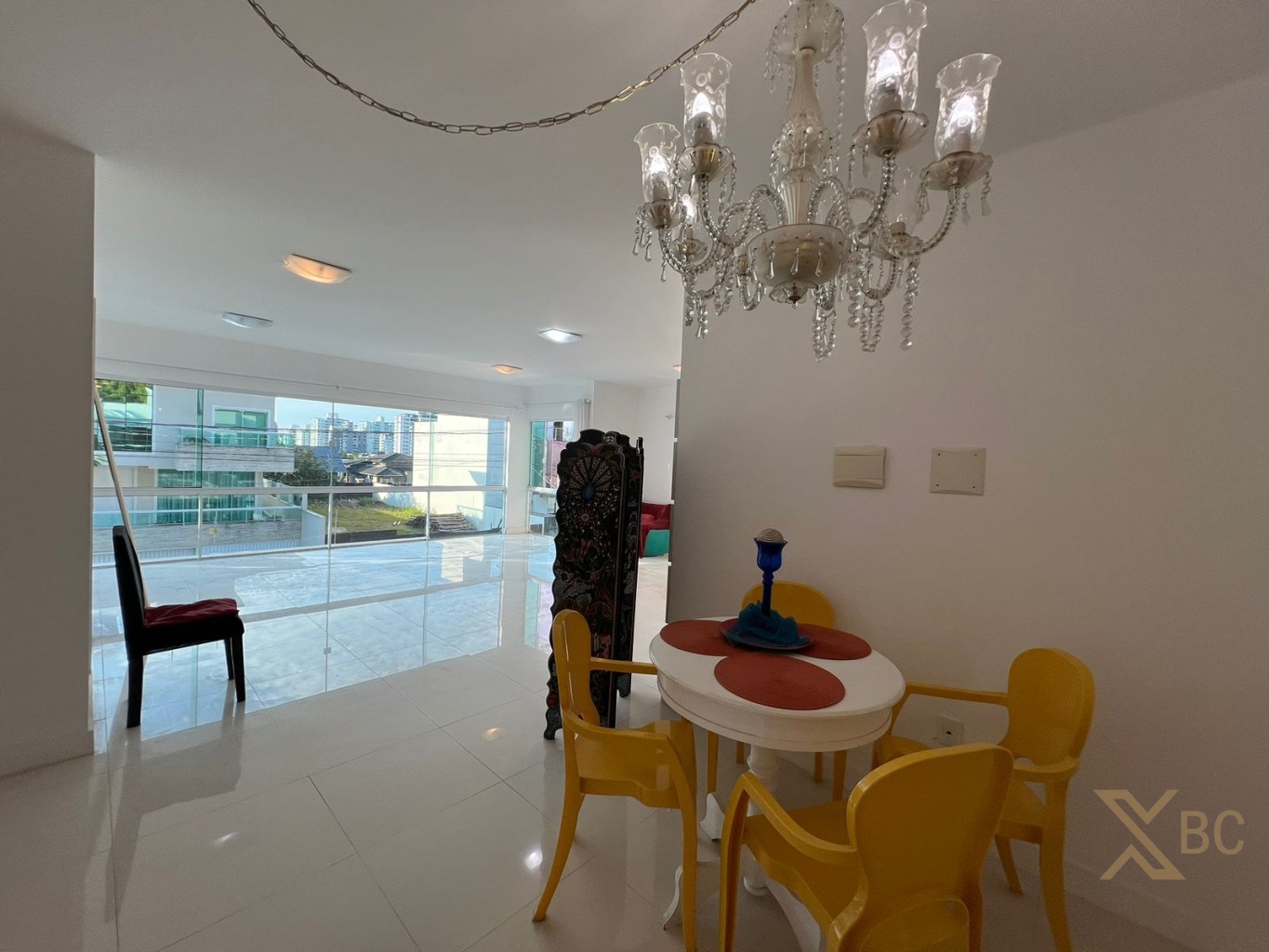 Casa de 560m² privativos à venda na Praia dos Amores em Itajaí!