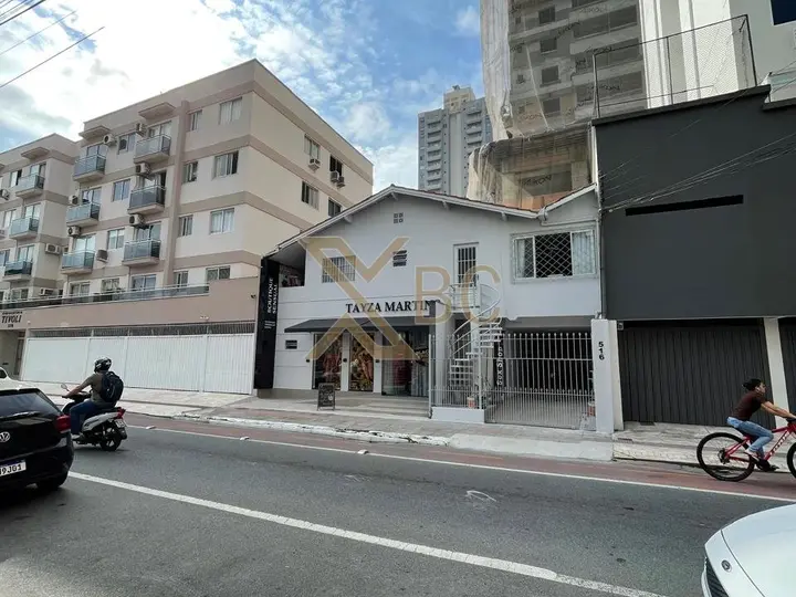 Casa Comercial