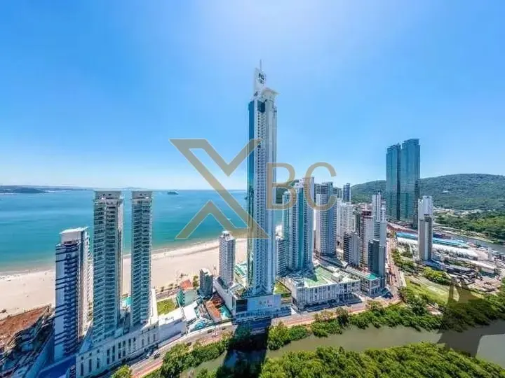 Edifício One Tower - Apartamento frente mar com 4 suítes e 4 vagas na Avenida Atlântica em Balneário Camboriú
