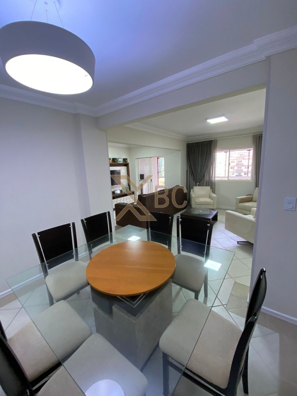 Edifício Dom Maurício - Apartamento quadra mar com 3 dormitórios + dependência e 2 vagas no Centro de Balneário Camboriú