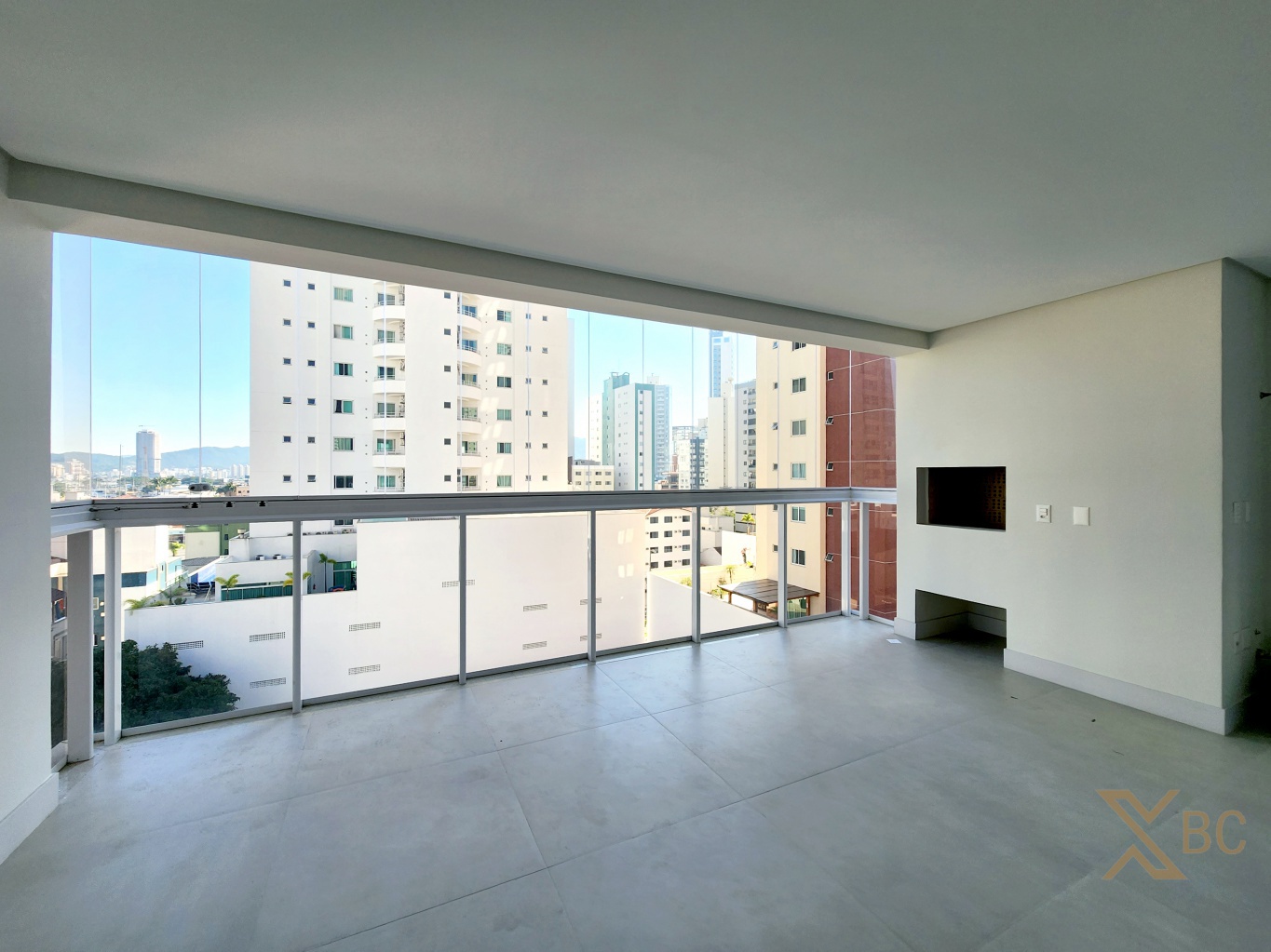 Apartamento Diferenciado no Edifício Faller com Terraço e 4 Vagas - Balneário Camboriú