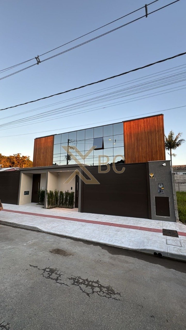 Casa à Venda no Bairro Barra em Balneário Camboriú